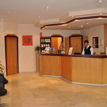 吕塞尔斯海姆机场旅行酒店 外观 照片